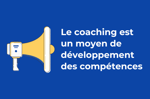 porte-voix avec l'inscription «le coaching est un moyen de développement des compétences»